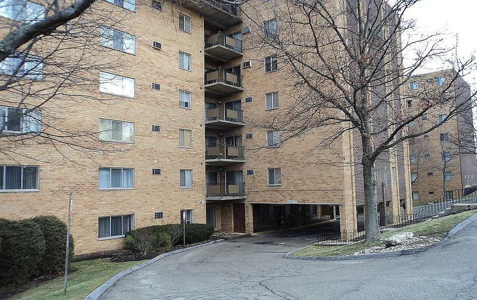 Southpointe Towers — Photo 2