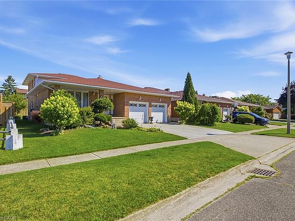 3rd image of 97 Southview Cres