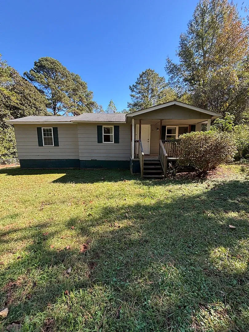201 Herring Rd Newnan — Photo 1