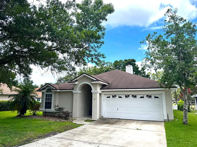 109 Hawthorn Hedge Ln — Photo 1
