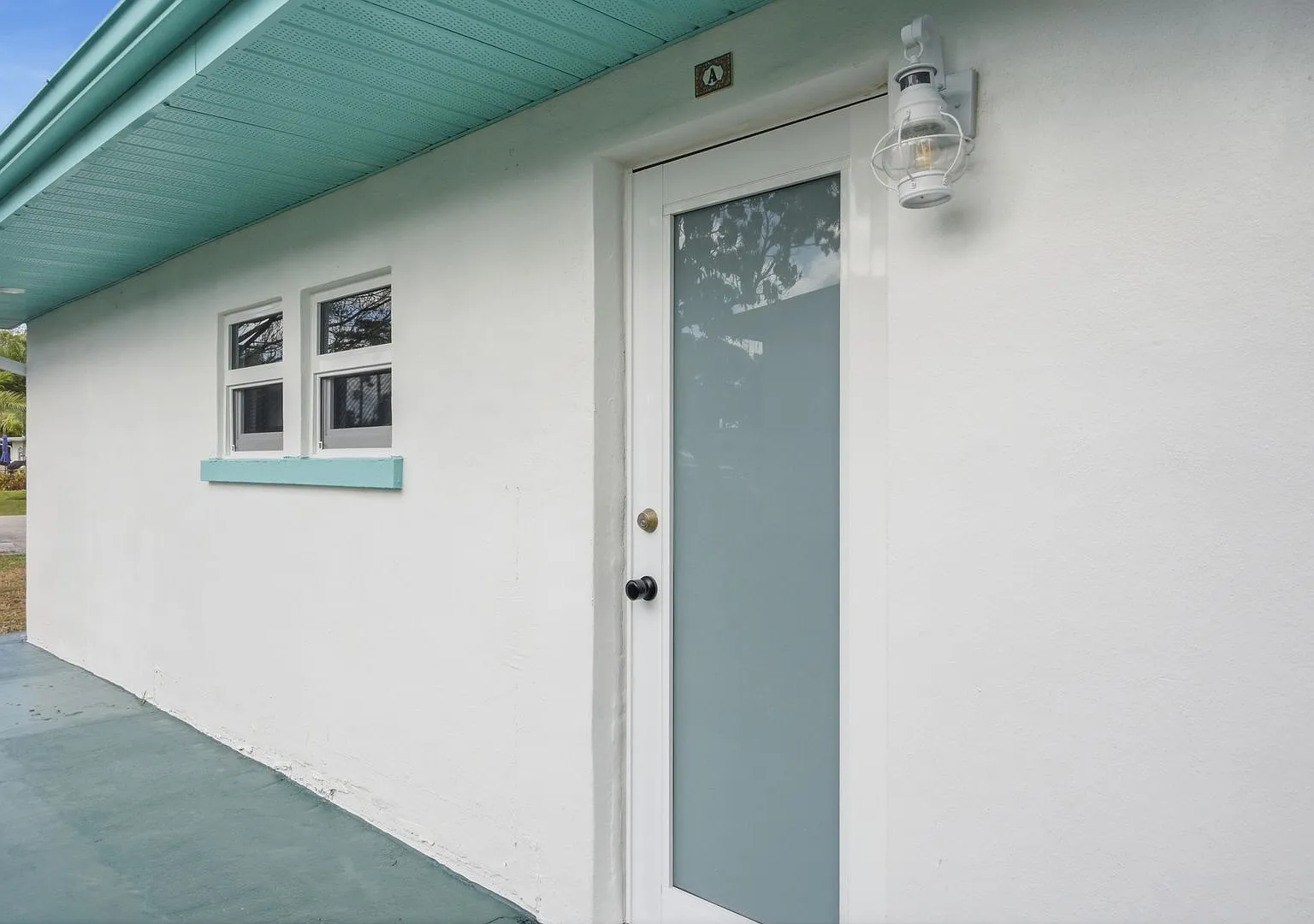 2147 Washington Ave — Photo 1