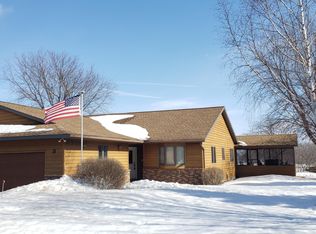 5 Riverview Dr, Morris, MN 56267