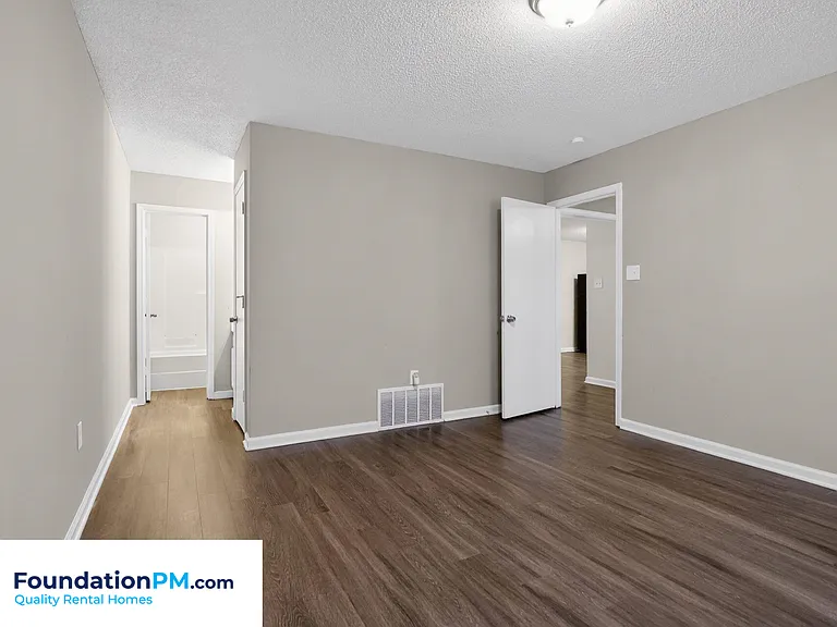 2499 Durham Ave — Photo 9