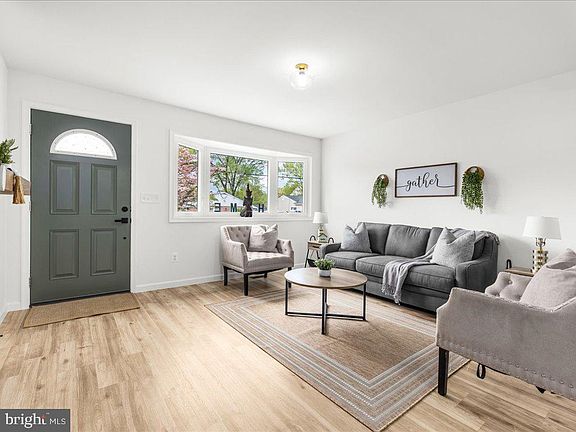 2nd image of 412 7th Ave NE