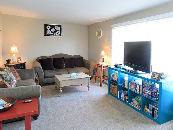 2nd image of 3261 S Oriole Way