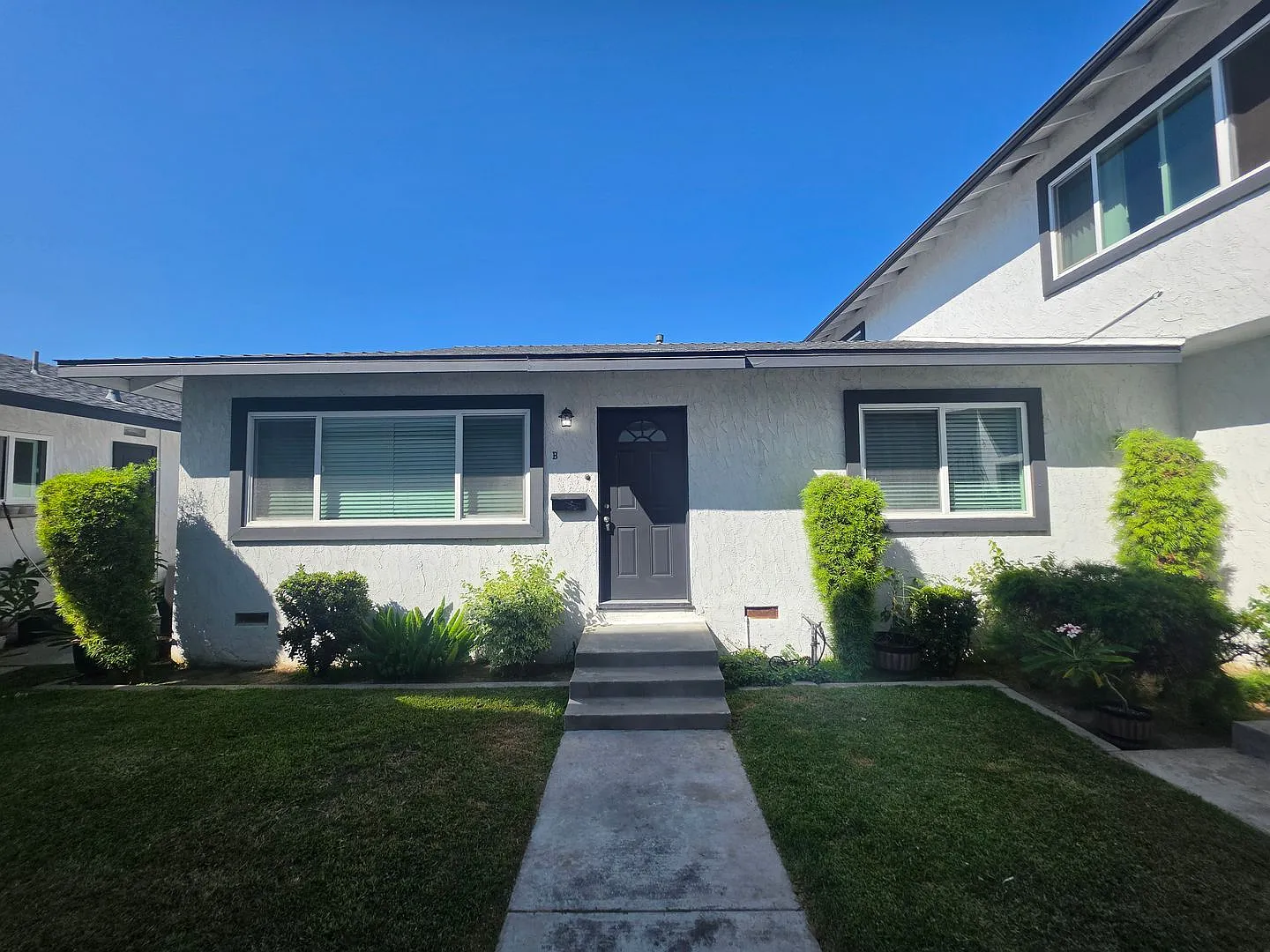 California1006 — Photo 2