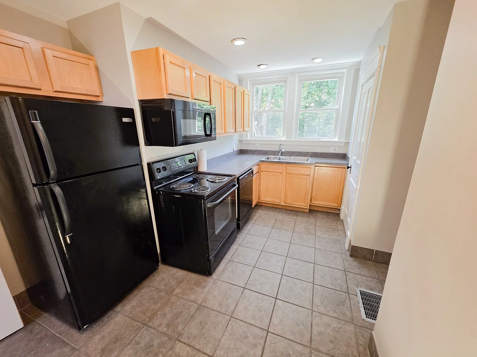 2 bed, 992 sqft, $1,815 — Photo 4