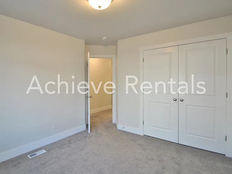 368 E 2075 N — Photo 11