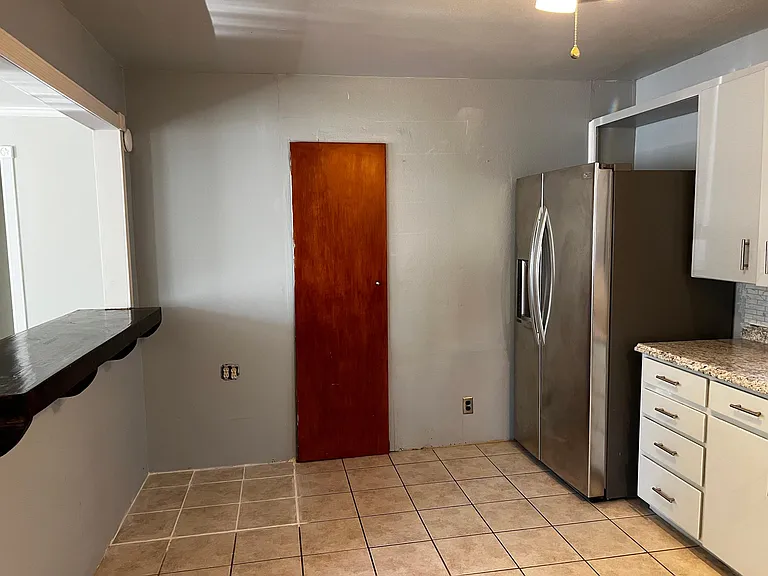 1617 S Park St — Photo 3