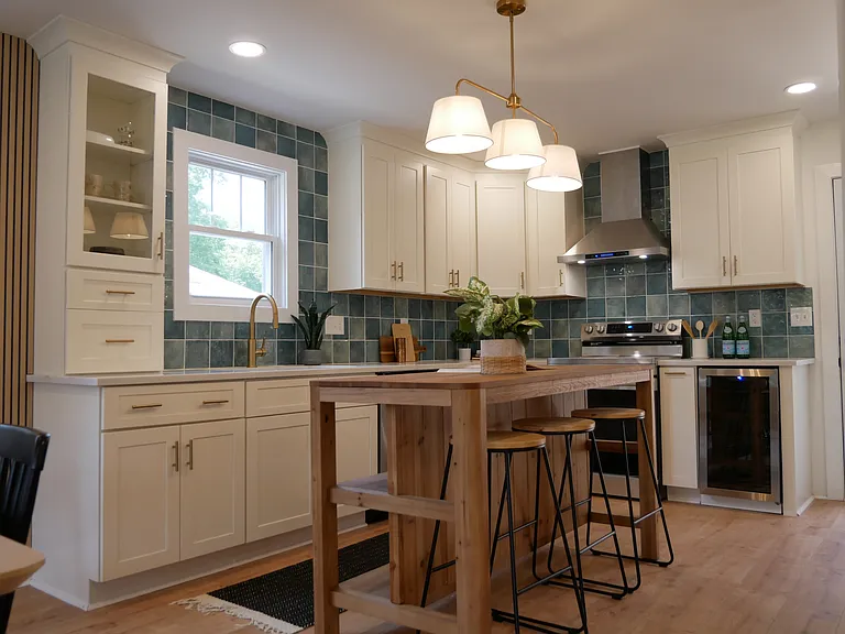 129 Harrington Ave — Photo 4