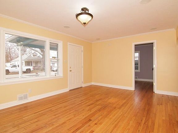 3rd image of 1621 N Livingston Ave