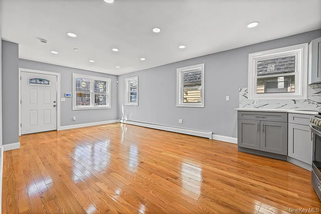 3 bed, 1.0 bath, 1000 sqft, $3,500 — Photo 4