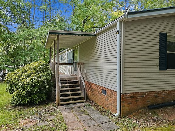 2nd image of 586 Kimbark Ln