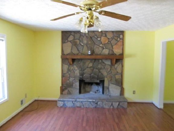 4th image of 224 Little Brook Ln