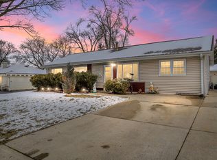325 Newark Ln, Hoffman Estates, IL