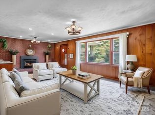 40 Country View Ln, Hendersonville, NC 28792