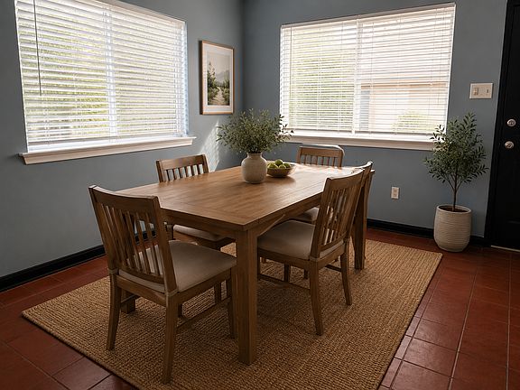 4th image of 137 18th St #1