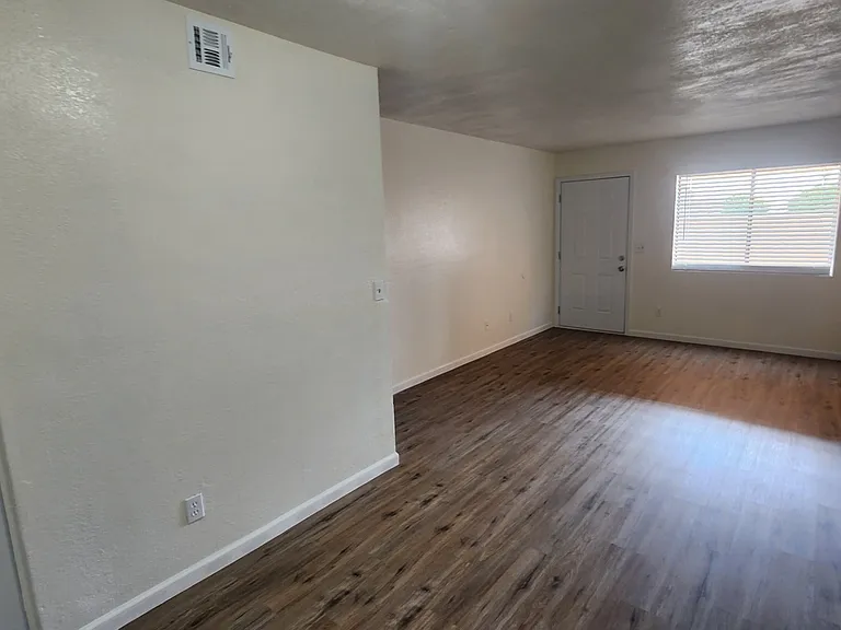 2752 N Salem #101 — Photo 5