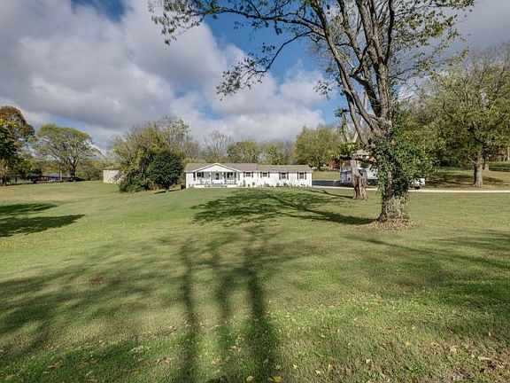 2nd image of 3932 Banbury Dr