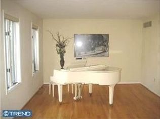 3300 Locust Dr, Huntingdon Valley, PA 19006