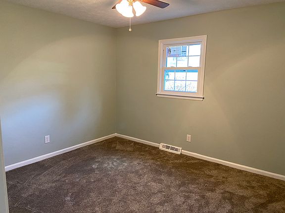 5th image of 182 Patricia Dr