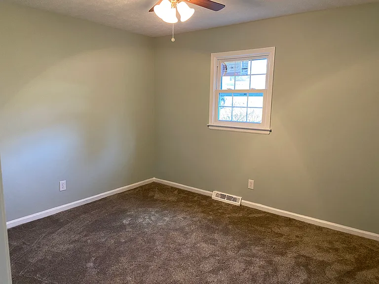 182 Patricia Dr — Photo 5