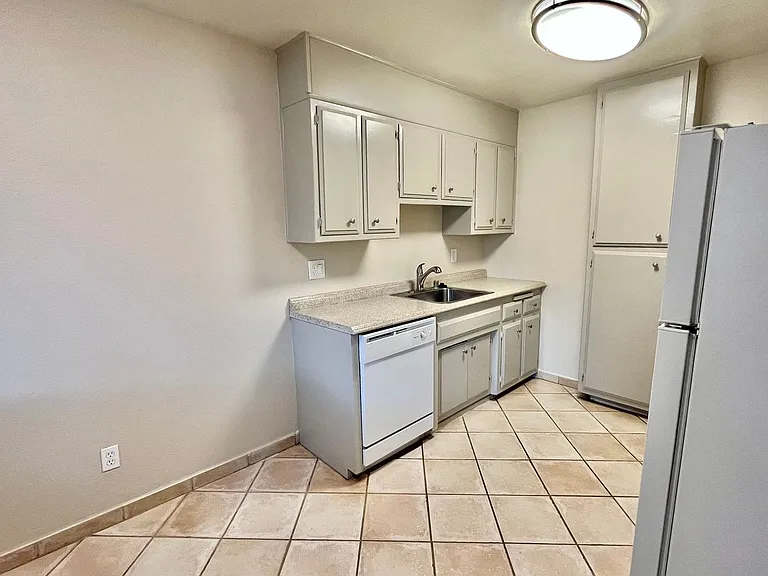Courtyard Apartments — Photo 2