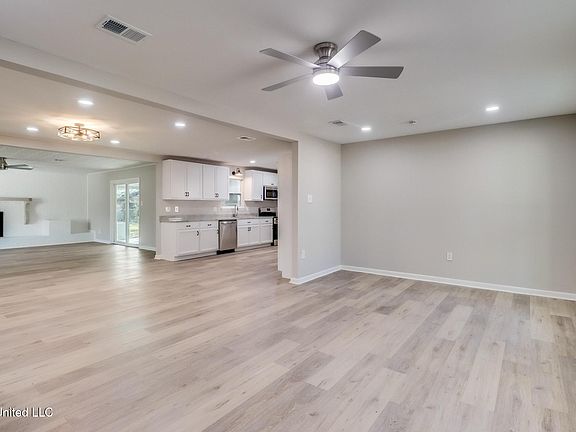 3rd image of 2813 Nina Dr