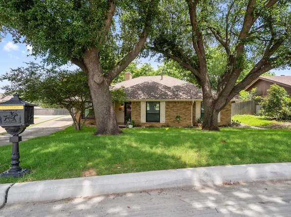 1710 Westcrest Ct, Grand Prairie, TX 75050