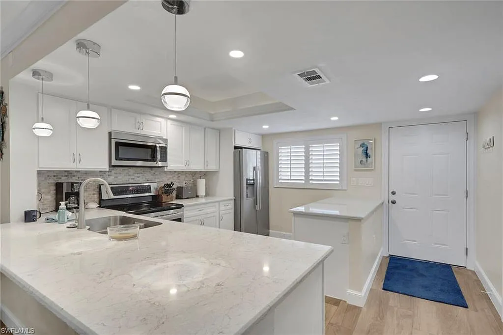 2 bed, 2.0 bath, 1064 sqft, $4,000 — Photo 1