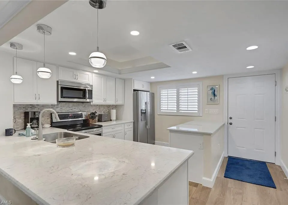 134 Cypress Way E #305