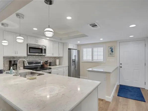 134 Cypress Way E #305, Naples, FL 34110