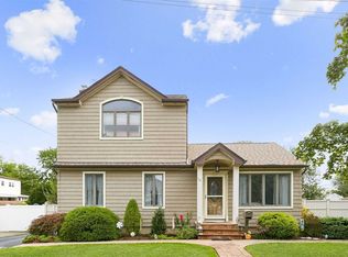 55 Lenox Rd, West Babylon, NY 11704