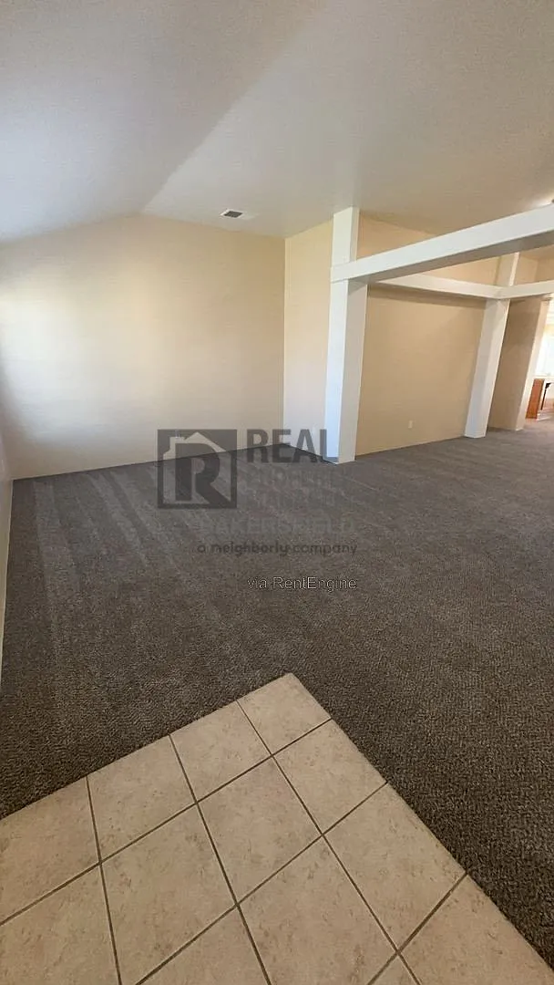 3 bed, 2.0 bath, 2218 sqft, $2,350 — Photo 3