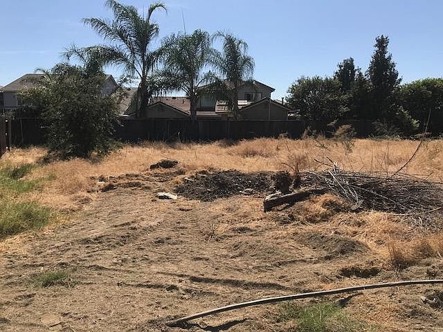 1st image of 977 N Canyon Dr
