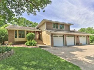 1664 Evergreen Dr, Woodbury, MN 55125