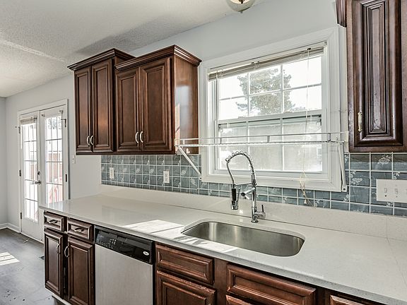 4th image of 331 Pullbrooke Dr