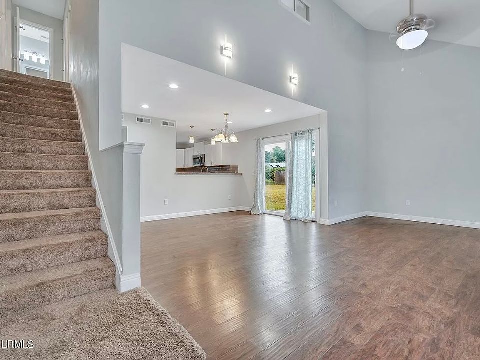 2nd image of 715 Sunset Cir