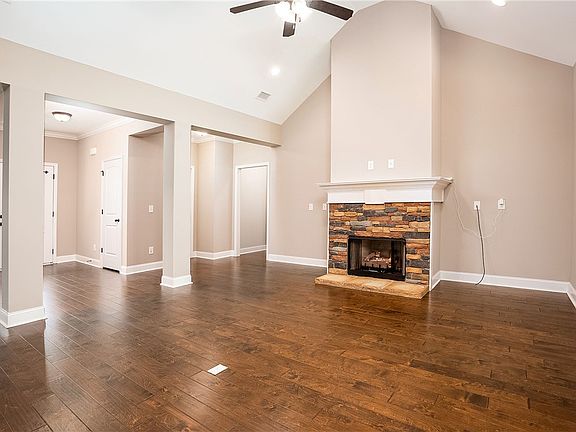 5th image of 1111 Live Oak Cir