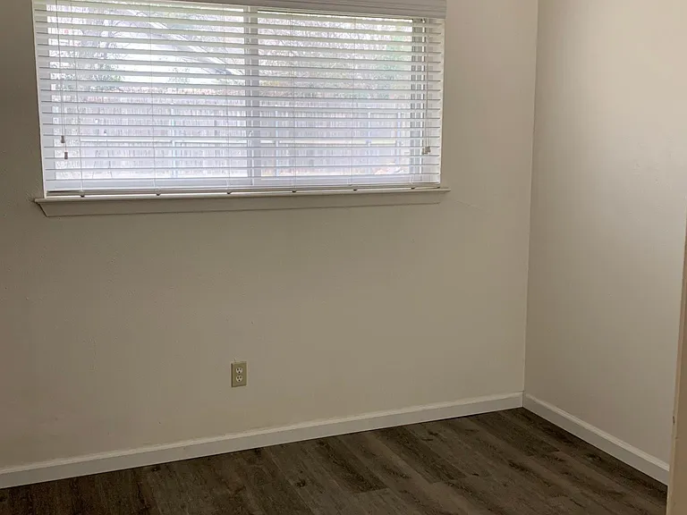 2612 Greenwood Ln — Photo 8
