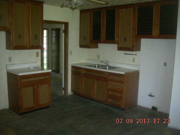 5th image of 1009 Indian Hills Dr