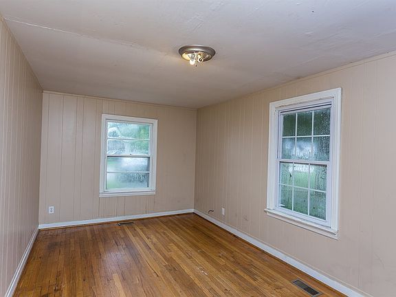 4th image of 205 Hunt Ave