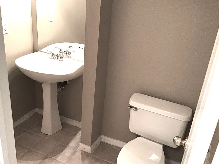 129 Hanover St — Photo 13