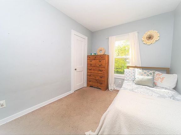 5th image of 8021 Lake Shore Blvd