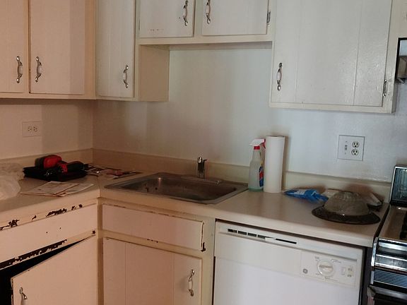 3rd image of 128 Cora Ave APT E