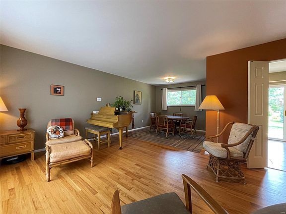 5th image of 609 Fox Creek Ct