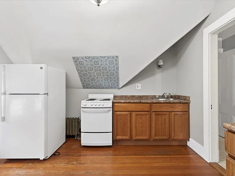31 Franklin St #C — Photo 18