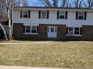 127 W Paradise Dr, West Bend, WI 53095