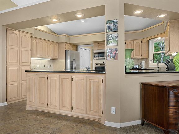 4th image of 11 Palisandro Dr