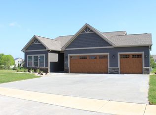 2408 Cobble Creek Dr, Urbana, IL 61802